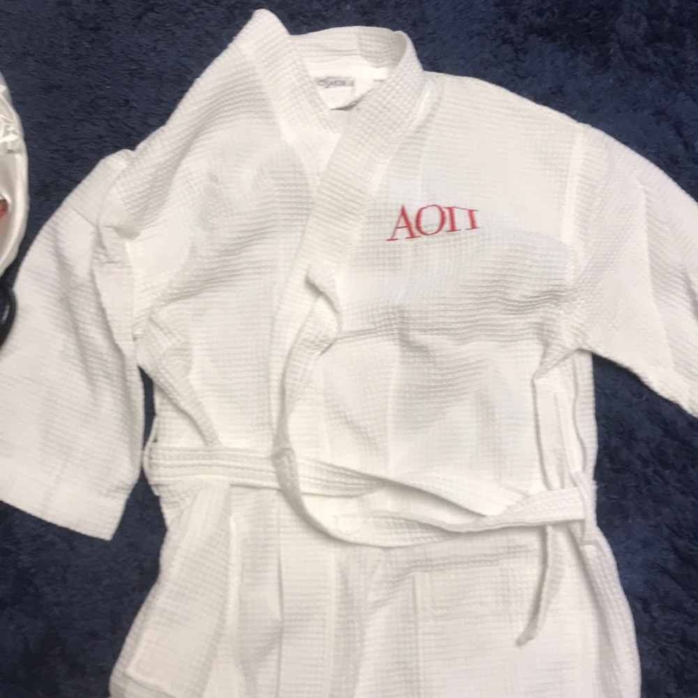 WHITE CUSTOMS AOII BATHROBE